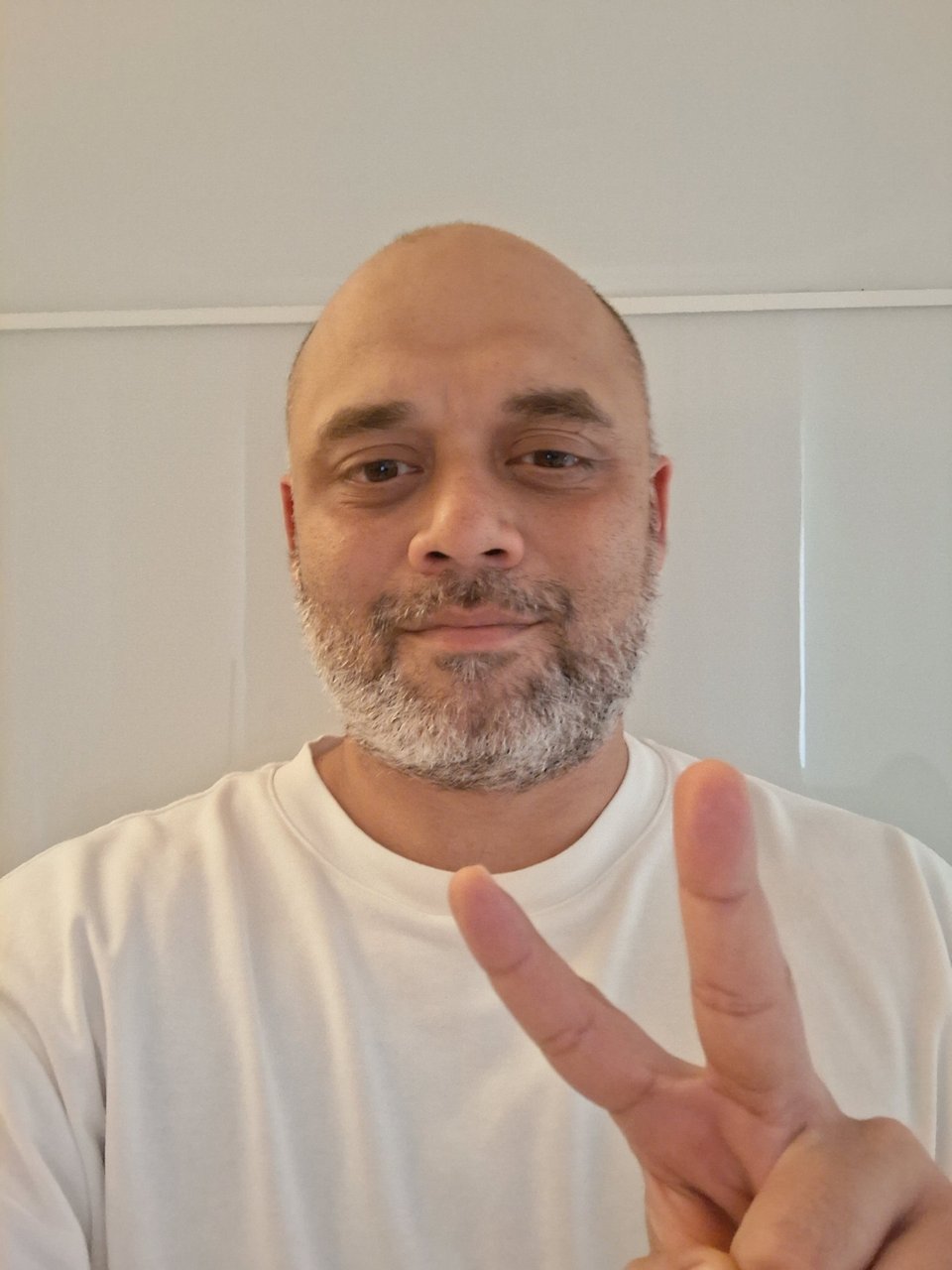 Portrait of Karan Gonsalves, founder of HUDSUPP